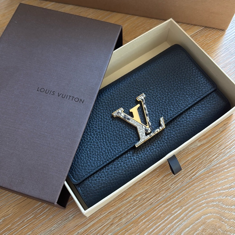 Authentic Louis Vuitton Taurillon Capucines Wallet Black leather clutch woc box